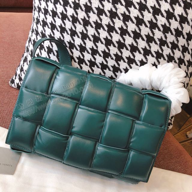 Bottega Veneta女包 寶緹嘉19新款 CASSETTE枕頭包 編織斜跨女包 原單胎牛皮 BV單肩女包 寶石綠  gxz1084